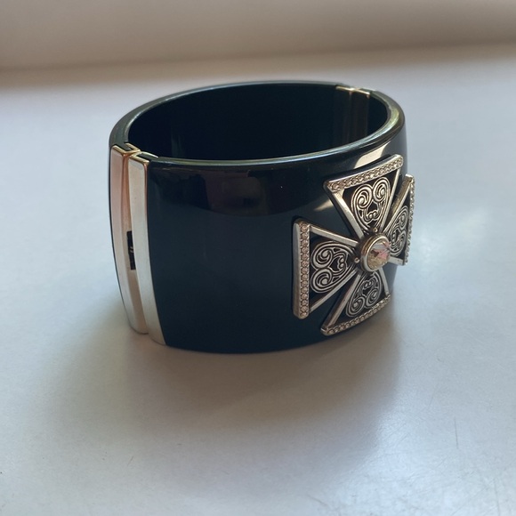 Lucite Wide Black Hinge Bracelet Silver Tone Cross Hinges Vintage Rhinestone - Picture 3 of 10